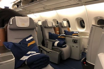 Sitz in der First Class der Lufthansa